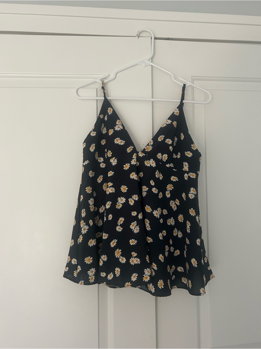 En Creme Black Daisy Print V-Neck Cami